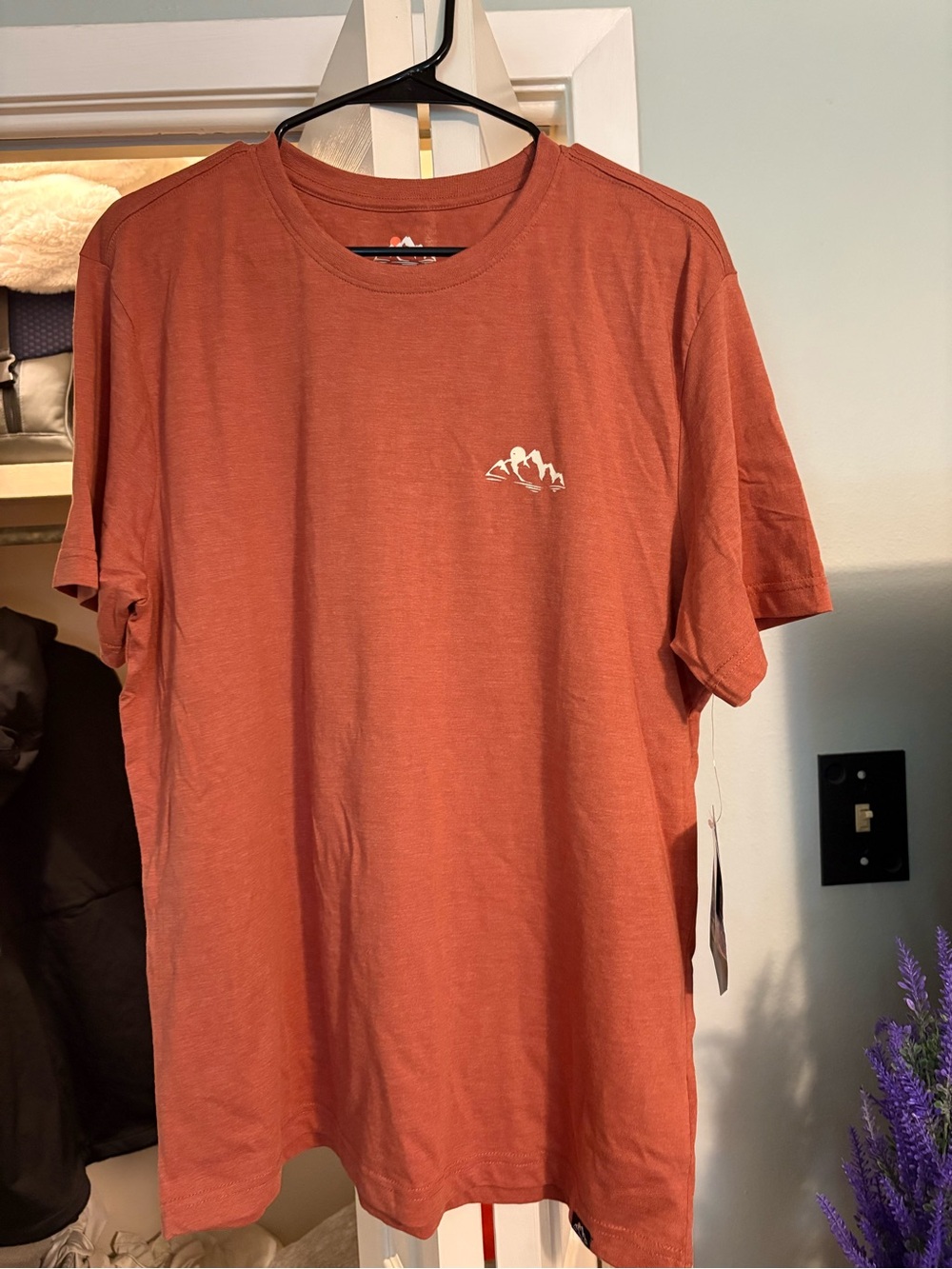 Mountains & Isles men’s tshirt NWT large